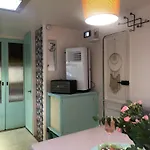 Santa Village Retrobox אתר קמפינג רובניימי